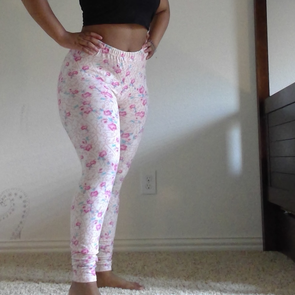 leggings with rose pattern